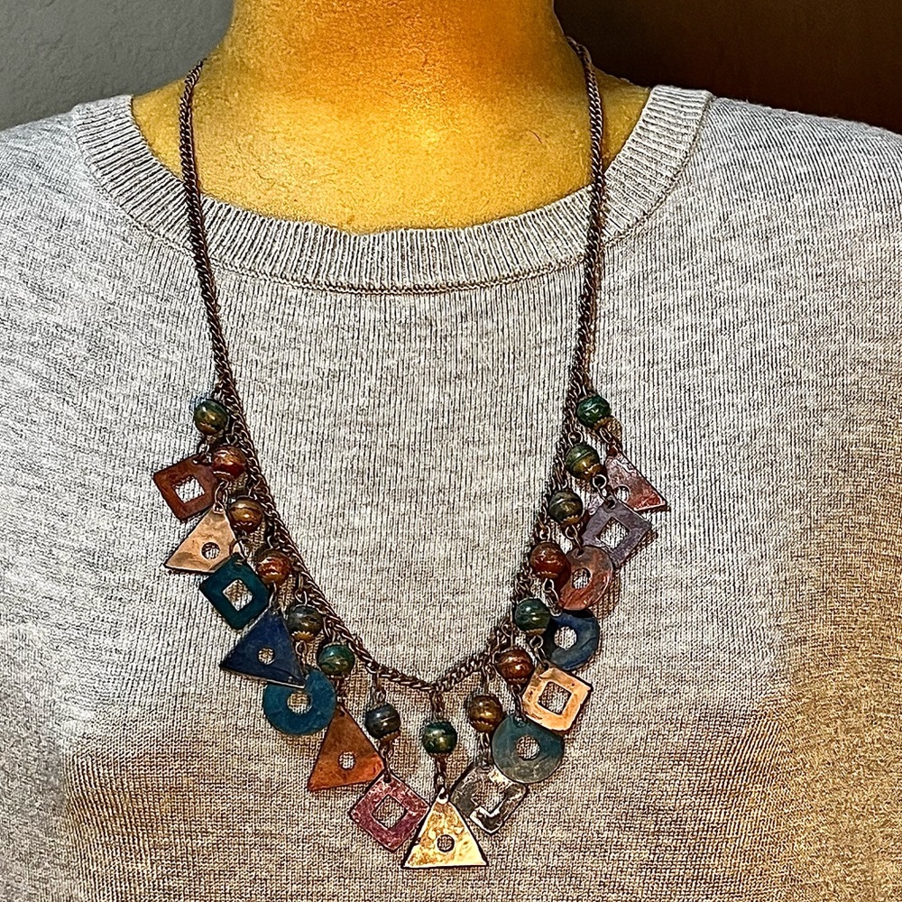 Geometric design necklace